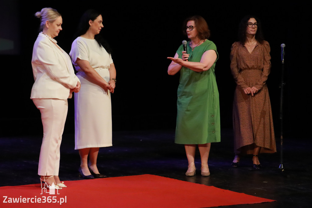 Fotorelacja: Zakończenie Roku Szkolnego - IV Gala Dwójki w MOK Zawiercie