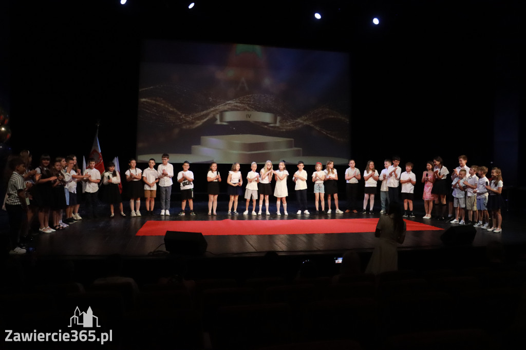 Fotorelacja: Zakończenie Roku Szkolnego - IV Gala Dwójki w MOK Zawiercie