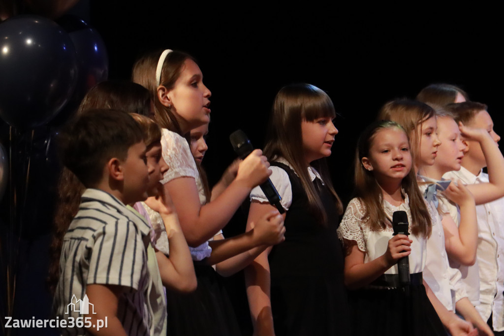 Fotorelacja: Zakończenie Roku Szkolnego - IV Gala Dwójki w MOK Zawiercie
