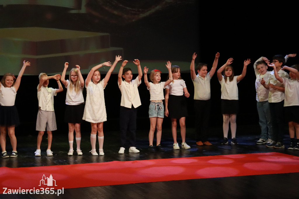 Fotorelacja: Zakończenie Roku Szkolnego - IV Gala Dwójki w MOK Zawiercie