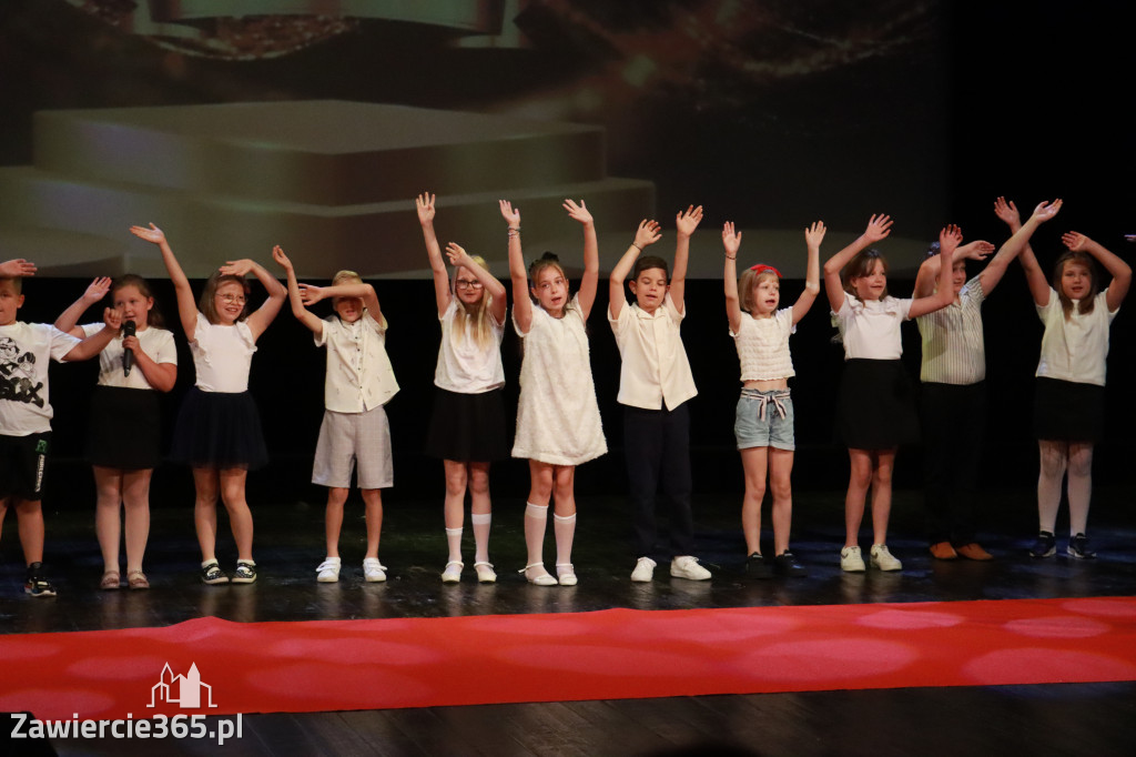 Fotorelacja: Zakończenie Roku Szkolnego - IV Gala Dwójki w MOK Zawiercie
