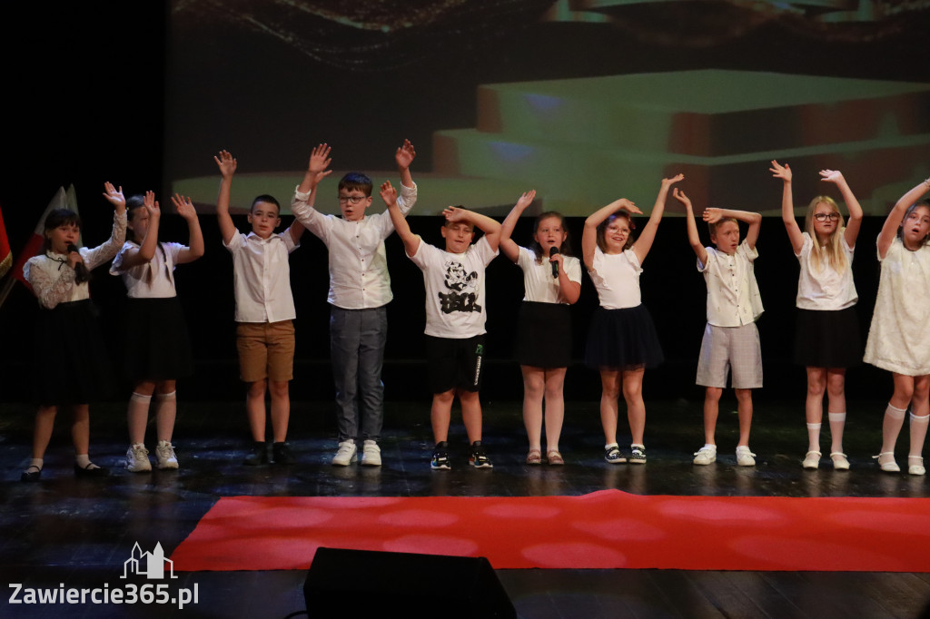Fotorelacja: Zakończenie Roku Szkolnego - IV Gala Dwójki w MOK Zawiercie
