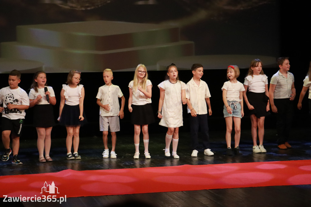 Fotorelacja: Zakończenie Roku Szkolnego - IV Gala Dwójki w MOK Zawiercie