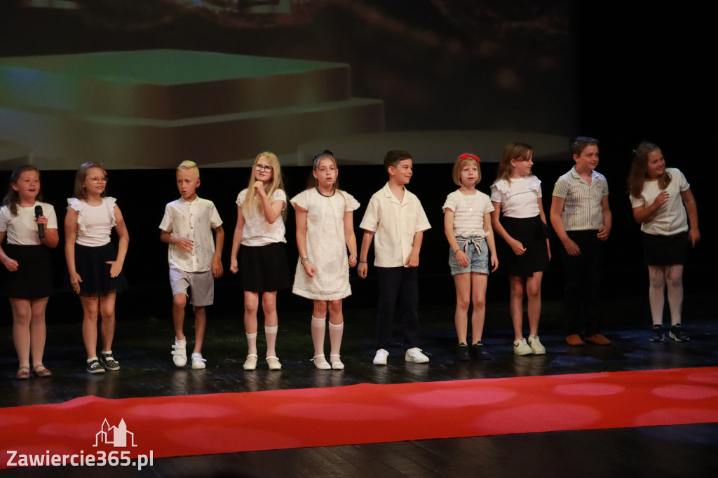 Fotorelacja: Zakończenie Roku Szkolnego - IV Gala Dwójki w MOK Zawiercie