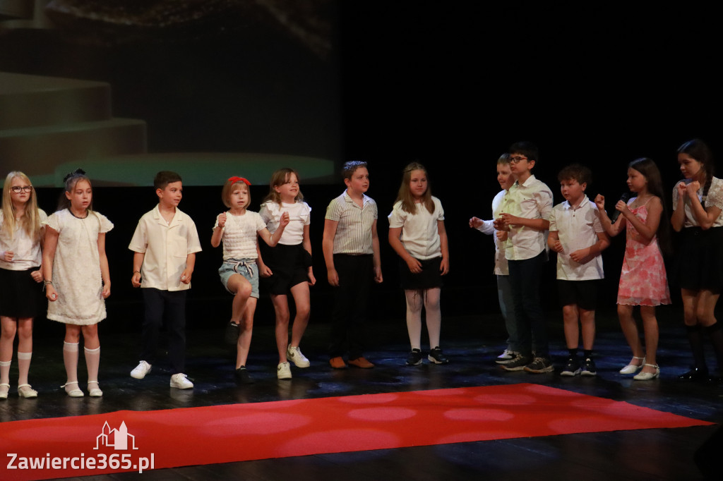 Fotorelacja: Zakończenie Roku Szkolnego - IV Gala Dwójki w MOK Zawiercie