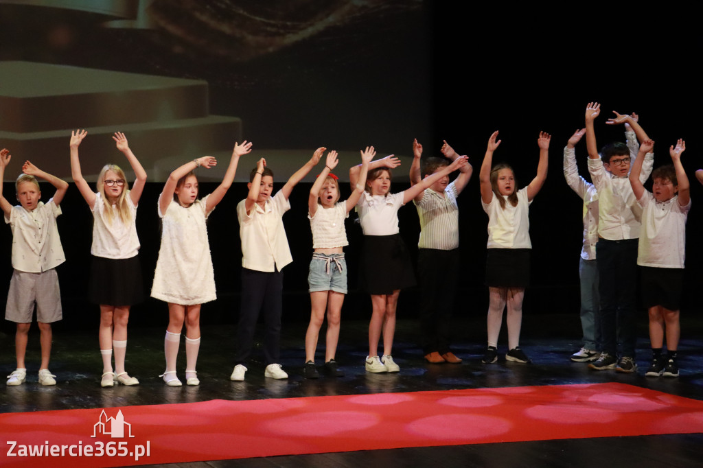 Fotorelacja: Zakończenie Roku Szkolnego - IV Gala Dwójki w MOK Zawiercie