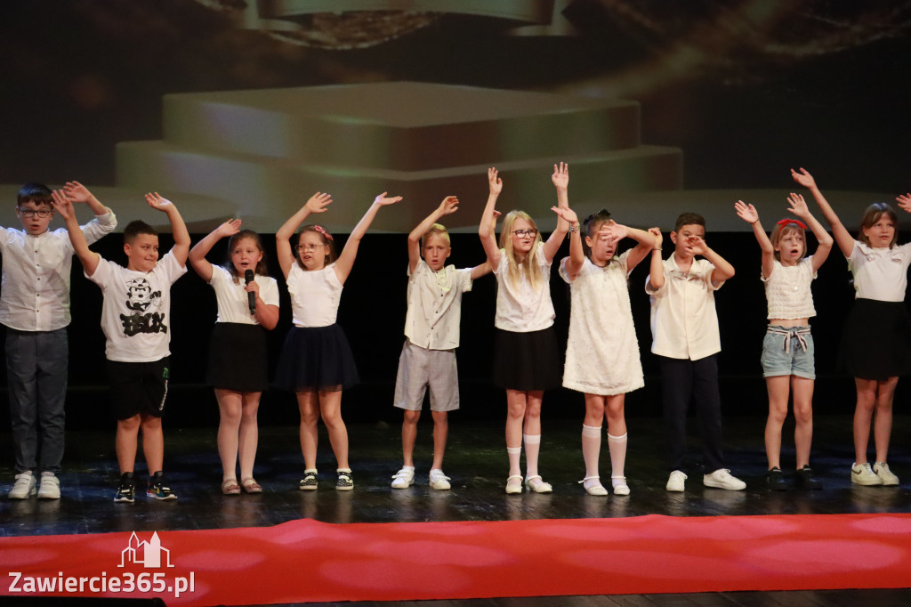 Fotorelacja: Zakończenie Roku Szkolnego - IV Gala Dwójki w MOK Zawiercie