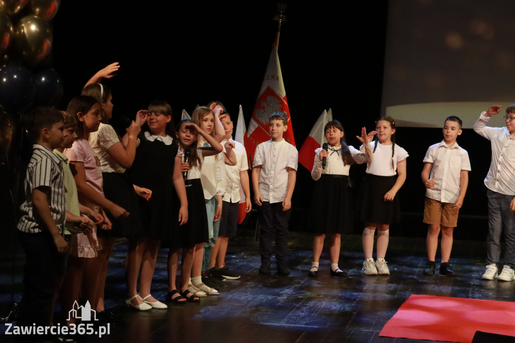 Fotorelacja: Zakończenie Roku Szkolnego - IV Gala Dwójki w MOK Zawiercie