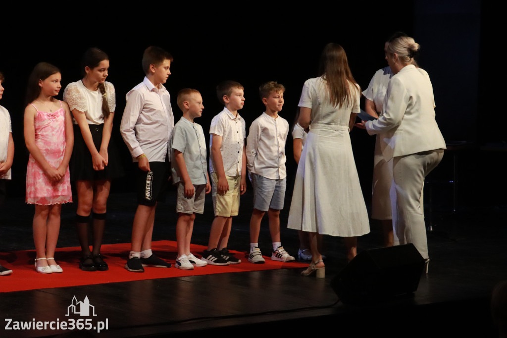 Fotorelacja: Zakończenie Roku Szkolnego - IV Gala Dwójki w MOK Zawiercie