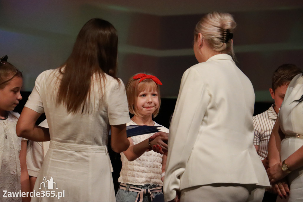 Fotorelacja: Zakończenie Roku Szkolnego - IV Gala Dwójki w MOK Zawiercie