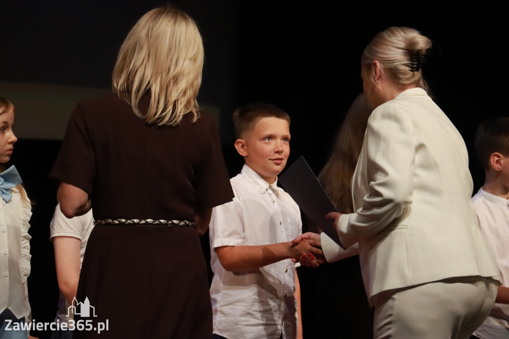 Fotorelacja: Zakończenie Roku Szkolnego - IV Gala Dwójki w MOK Zawiercie