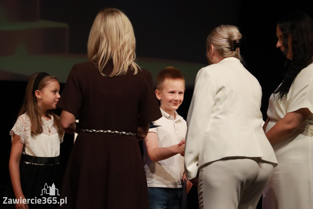 Fotorelacja: Zakończenie Roku Szkolnego - IV Gala Dwójki w MOK Zawiercie