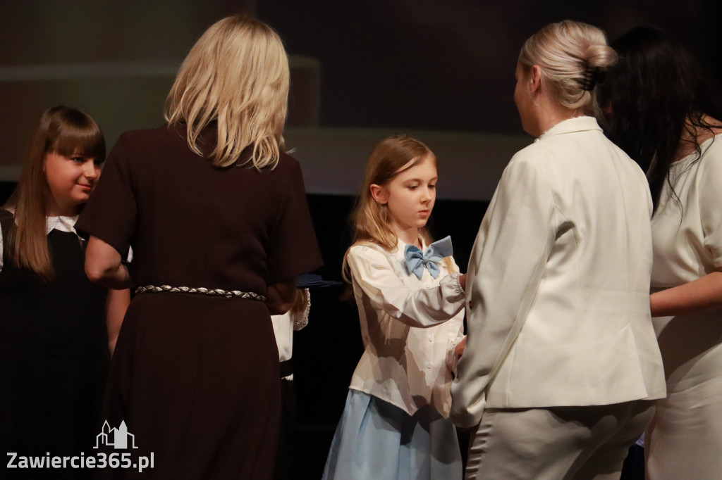 Fotorelacja: Zakończenie Roku Szkolnego - IV Gala Dwójki w MOK Zawiercie
