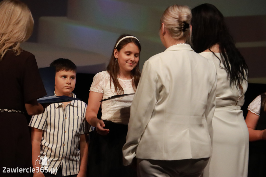 Fotorelacja: Zakończenie Roku Szkolnego - IV Gala Dwójki w MOK Zawiercie