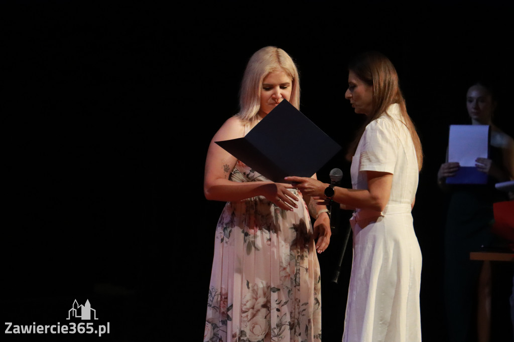 Fotorelacja: Zakończenie Roku Szkolnego - IV Gala Dwójki w MOK Zawiercie