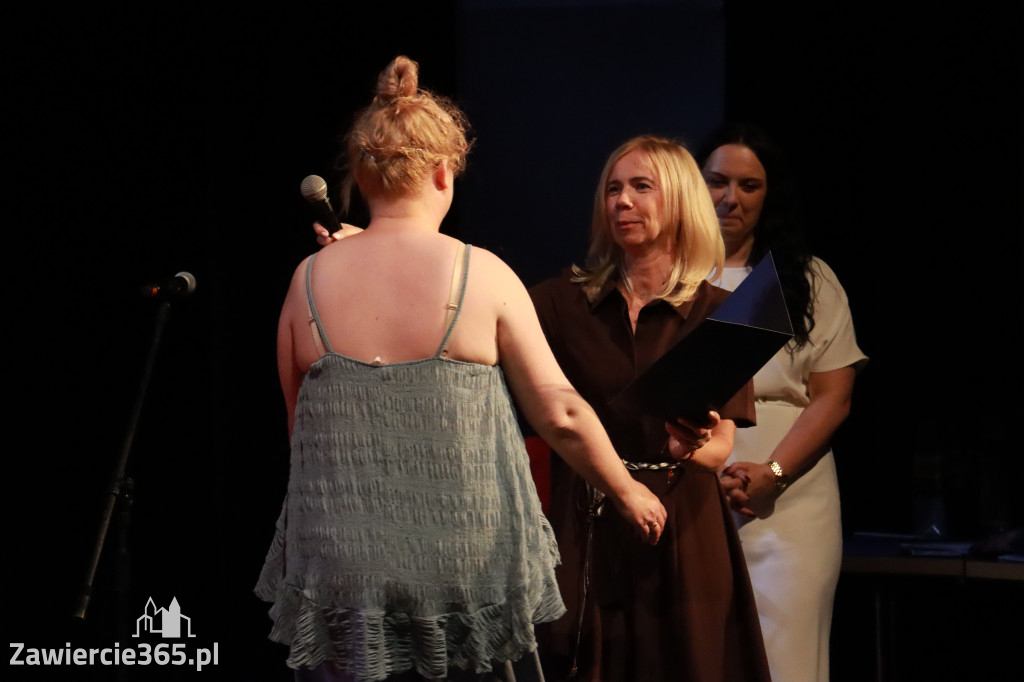 Fotorelacja: Zakończenie Roku Szkolnego - IV Gala Dwójki w MOK Zawiercie