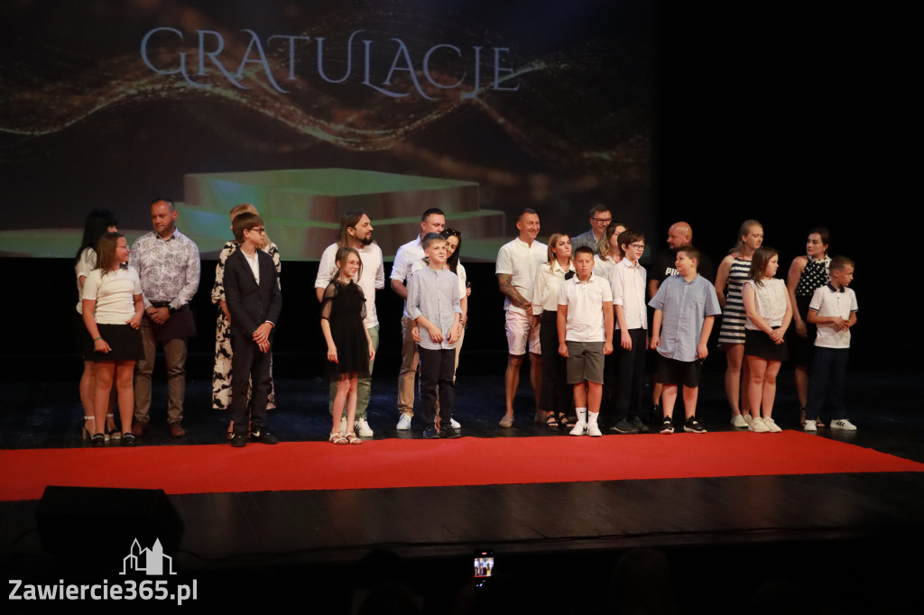 Fotorelacja: Zakończenie Roku Szkolnego - IV Gala Dwójki w MOK Zawiercie