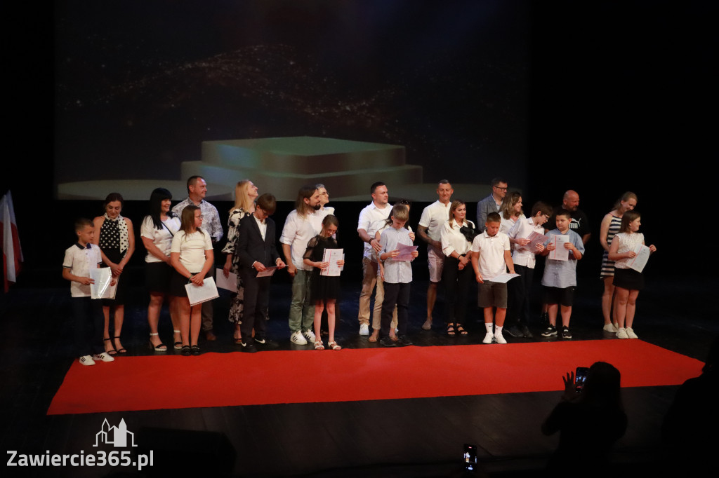 Fotorelacja: Zakończenie Roku Szkolnego - IV Gala Dwójki w MOK Zawiercie