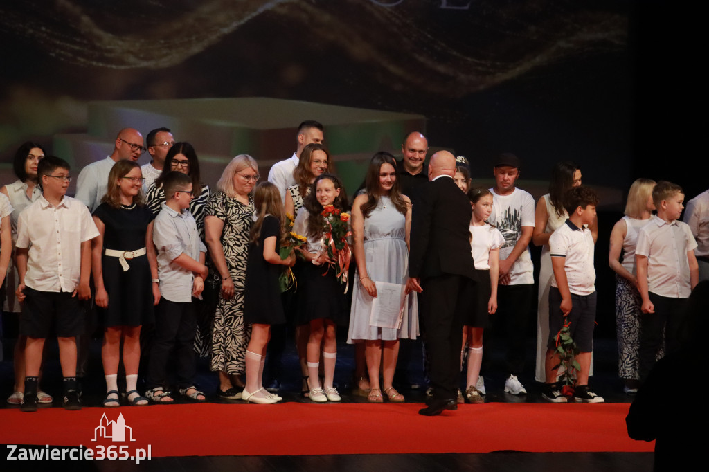Fotorelacja: Zakończenie Roku Szkolnego - IV Gala Dwójki w MOK Zawiercie