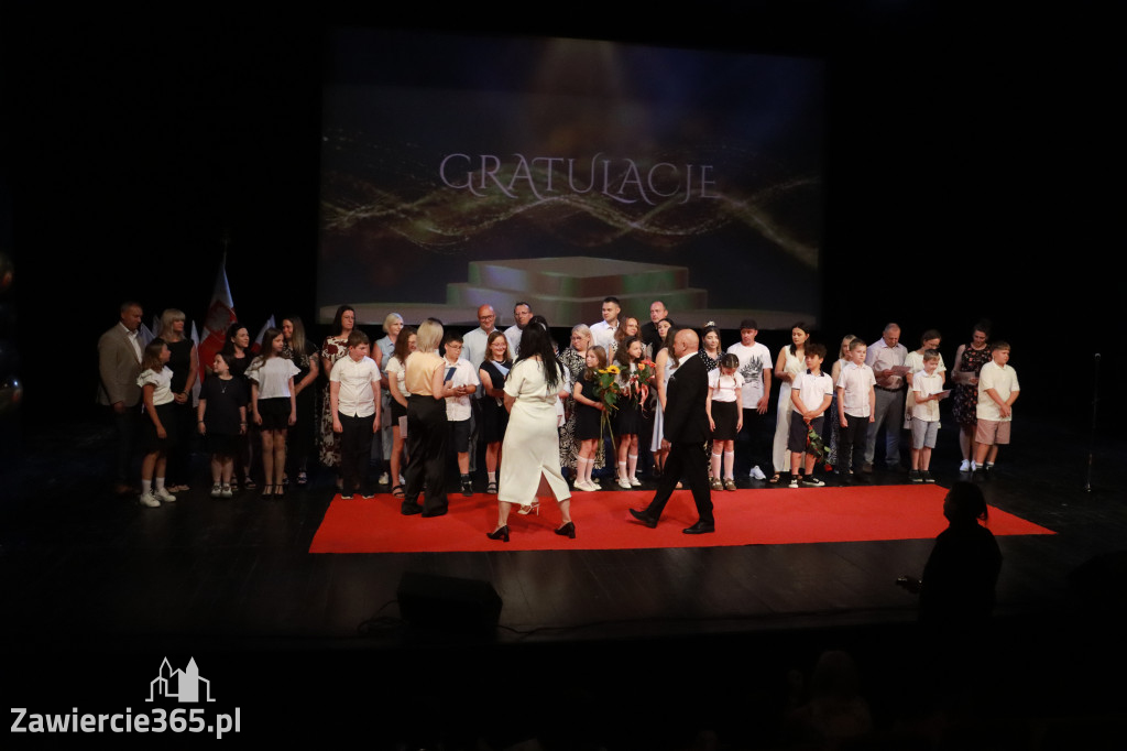 Fotorelacja: Zakończenie Roku Szkolnego - IV Gala Dwójki w MOK Zawiercie