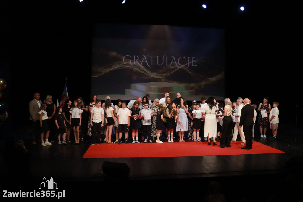 Fotorelacja: Zakończenie Roku Szkolnego - IV Gala Dwójki w MOK Zawiercie