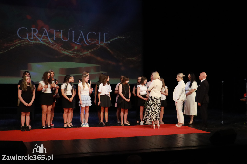 Fotorelacja: Zakończenie Roku Szkolnego - IV Gala Dwójki w MOK Zawiercie