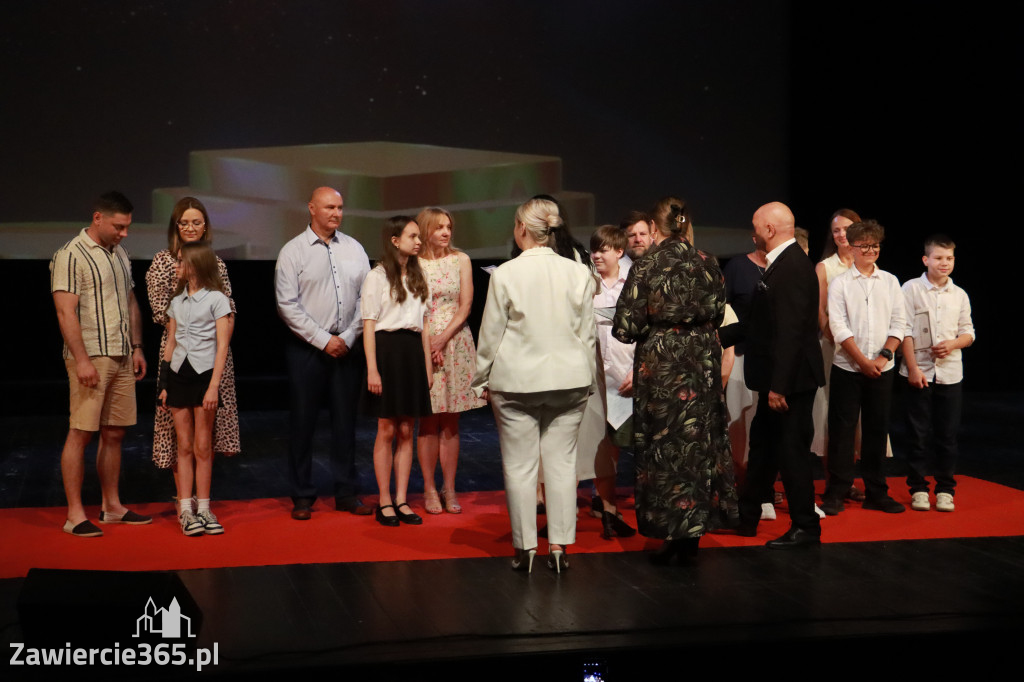 Fotorelacja: Zakończenie Roku Szkolnego - IV Gala Dwójki w MOK Zawiercie