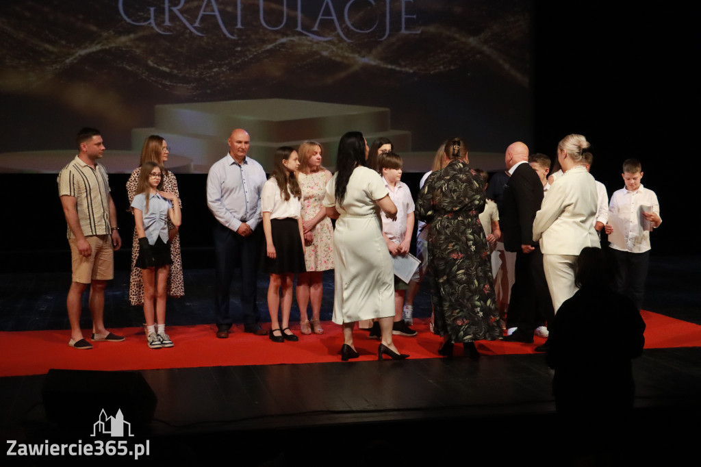Fotorelacja: Zakończenie Roku Szkolnego - IV Gala Dwójki w MOK Zawiercie
