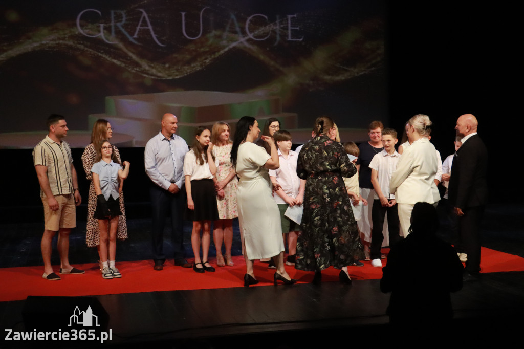 Fotorelacja: Zakończenie Roku Szkolnego - IV Gala Dwójki w MOK Zawiercie