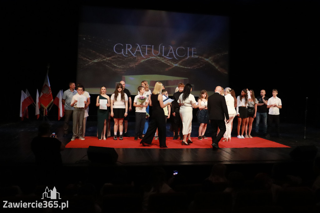 Fotorelacja: Zakończenie Roku Szkolnego - IV Gala Dwójki w MOK Zawiercie