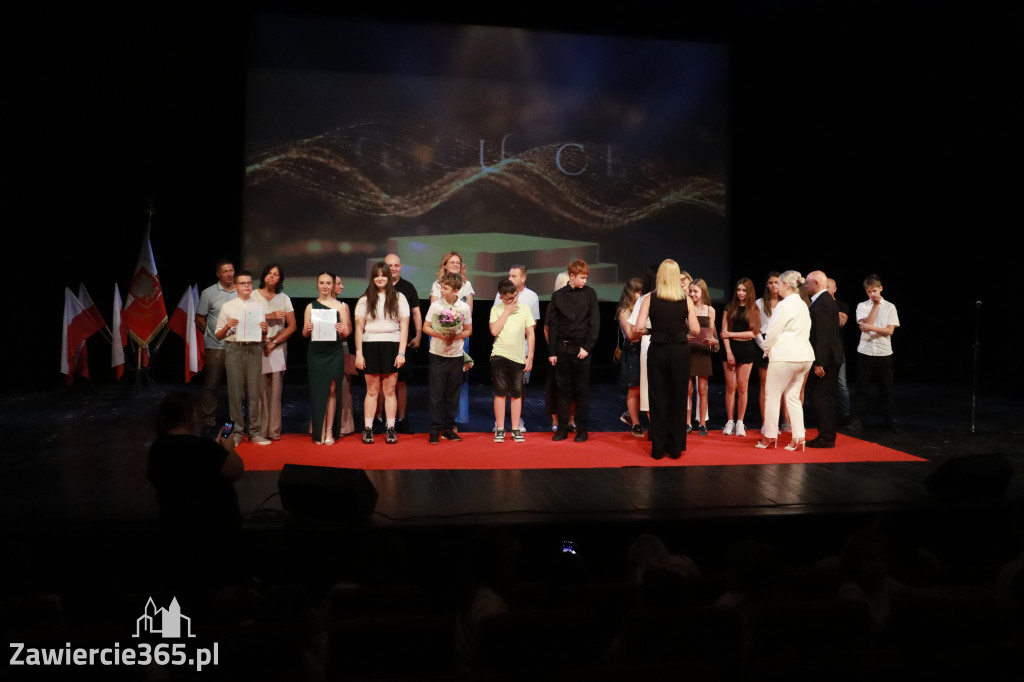 Fotorelacja: Zakończenie Roku Szkolnego - IV Gala Dwójki w MOK Zawiercie