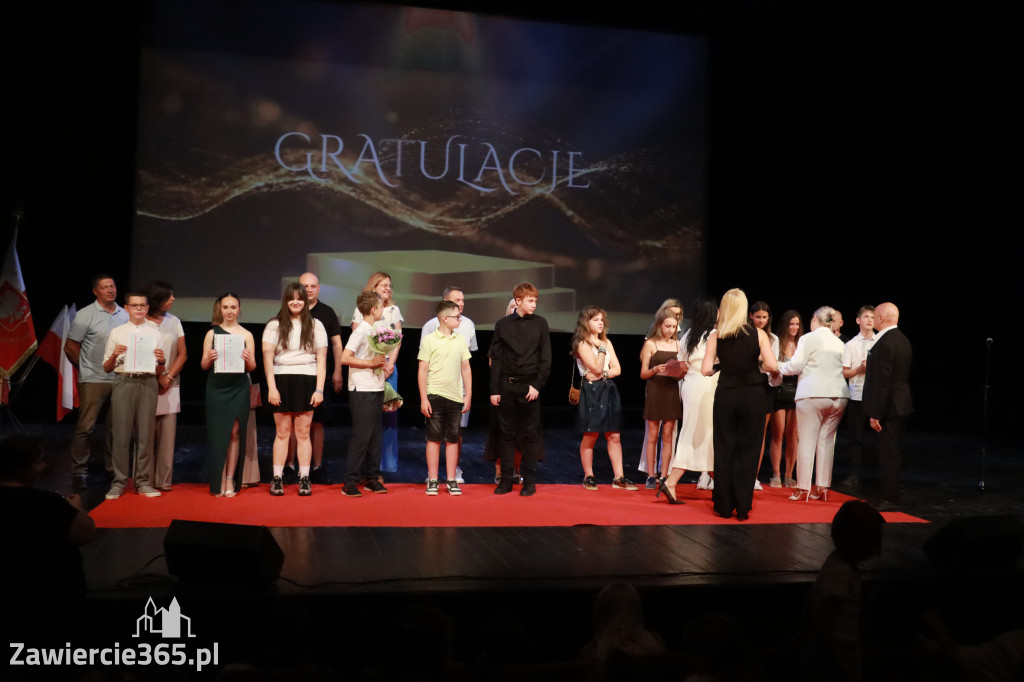 Fotorelacja: Zakończenie Roku Szkolnego - IV Gala Dwójki w MOK Zawiercie