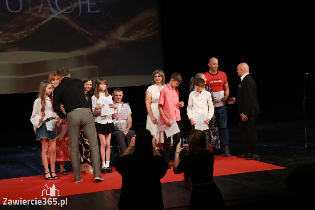 Fotorelacja: Zakończenie Roku Szkolnego - IV Gala Dwójki w MOK Zawiercie