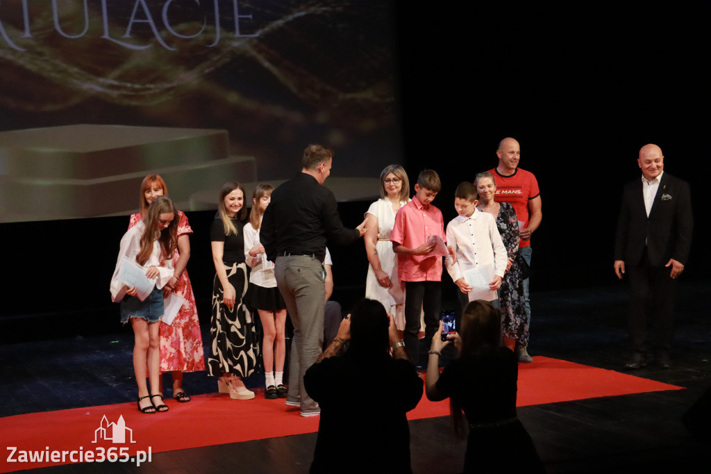 Fotorelacja: Zakończenie Roku Szkolnego - IV Gala Dwójki w MOK Zawiercie