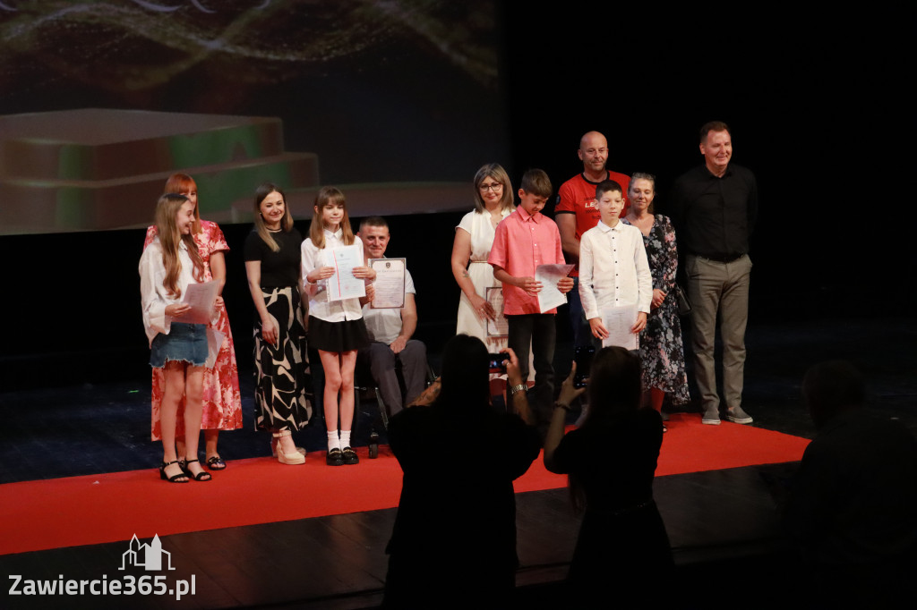 Fotorelacja: Zakończenie Roku Szkolnego - IV Gala Dwójki w MOK Zawiercie