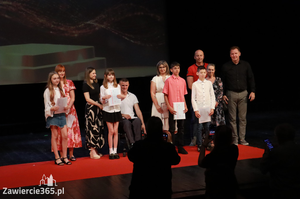 Fotorelacja: Zakończenie Roku Szkolnego - IV Gala Dwójki w MOK Zawiercie