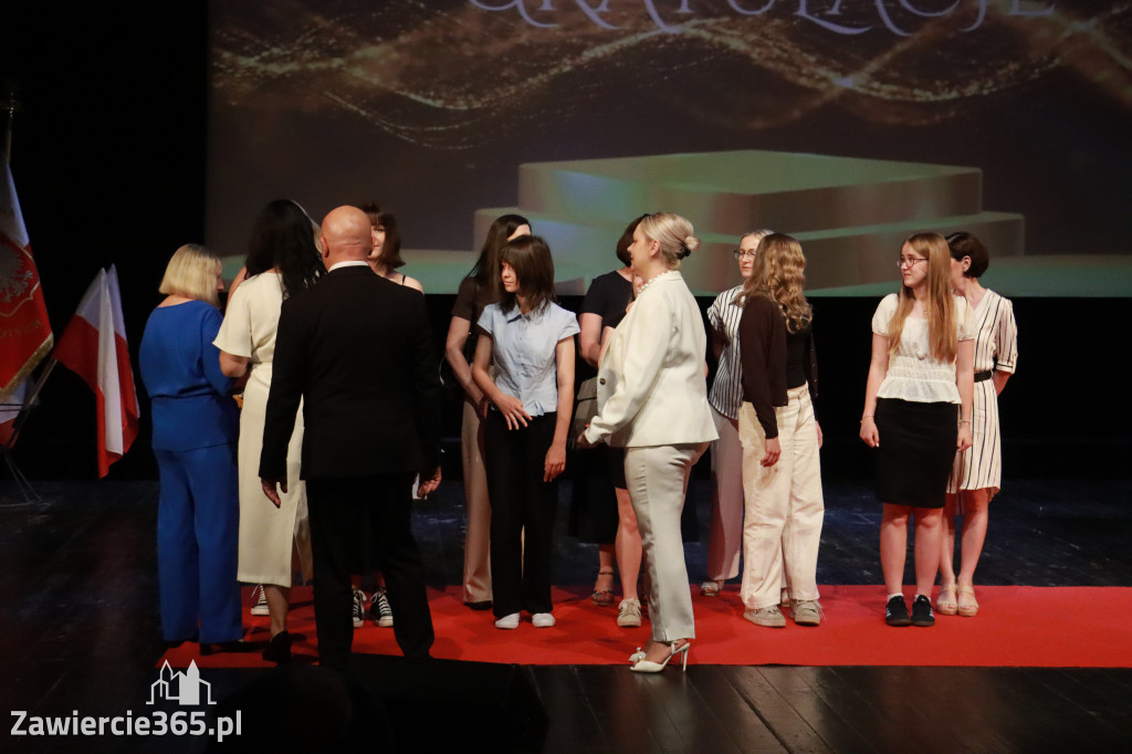 Fotorelacja: Zakończenie Roku Szkolnego - IV Gala Dwójki w MOK Zawiercie