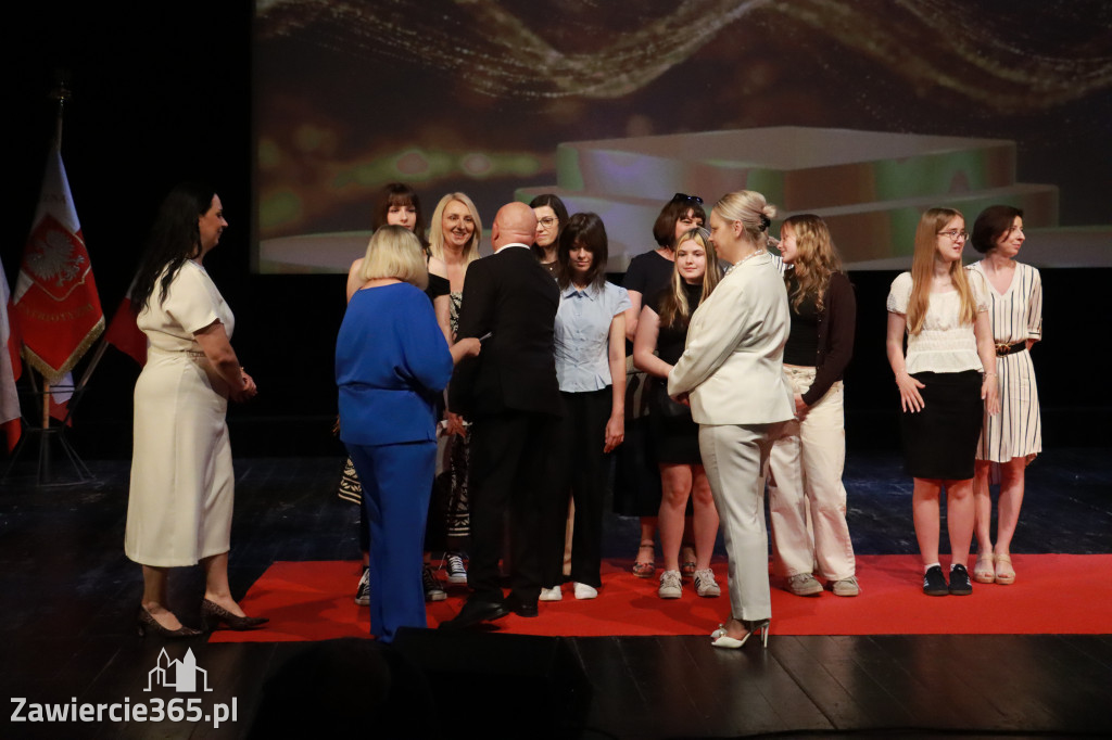 Fotorelacja: Zakończenie Roku Szkolnego - IV Gala Dwójki w MOK Zawiercie