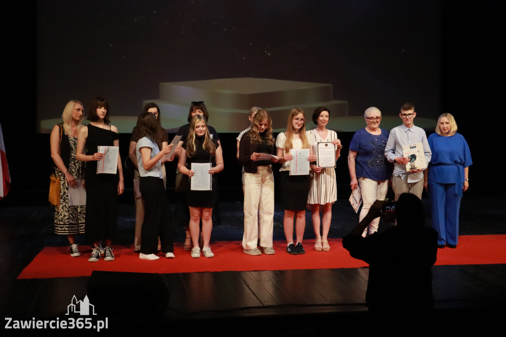 Fotorelacja: Zakończenie Roku Szkolnego - IV Gala Dwójki w MOK Zawiercie