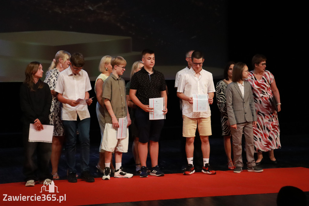 Fotorelacja: Zakończenie Roku Szkolnego - IV Gala Dwójki w MOK Zawiercie