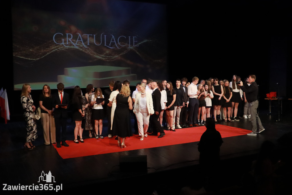 Fotorelacja: Zakończenie Roku Szkolnego - IV Gala Dwójki w MOK Zawiercie