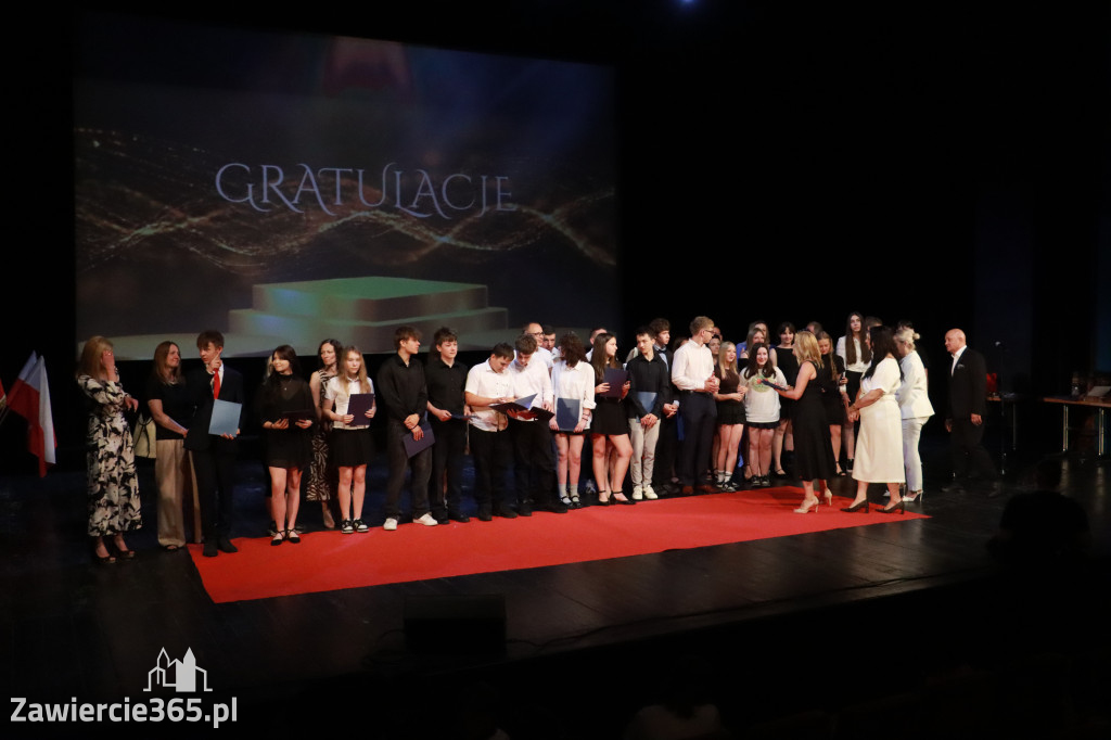 Fotorelacja: Zakończenie Roku Szkolnego - IV Gala Dwójki w MOK Zawiercie