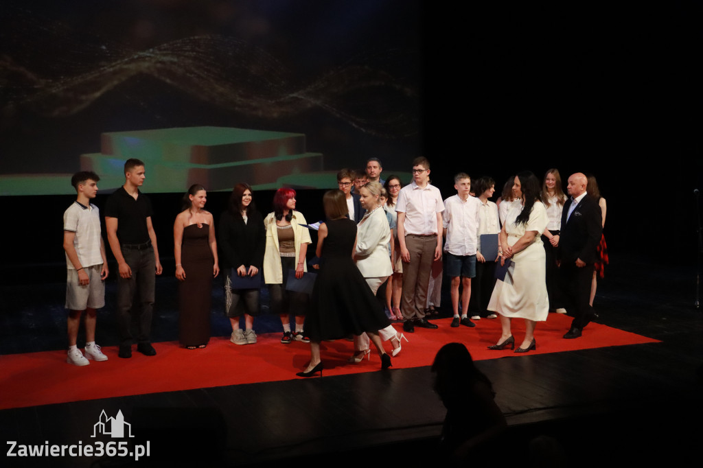 Fotorelacja: Zakończenie Roku Szkolnego - IV Gala Dwójki w MOK Zawiercie