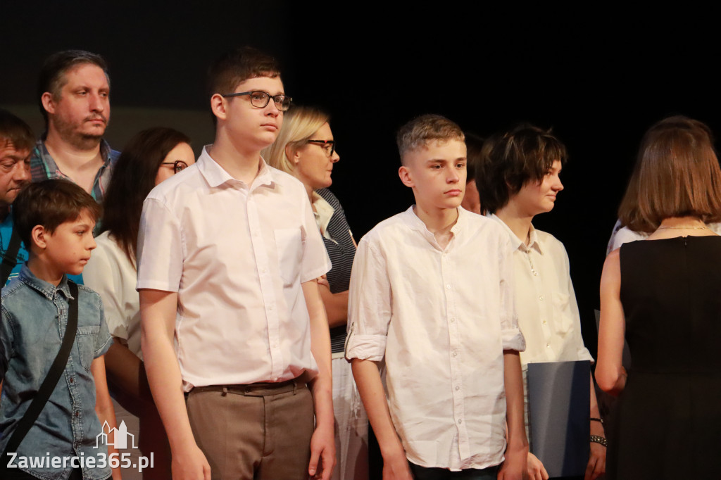 Fotorelacja: Zakończenie Roku Szkolnego - IV Gala Dwójki w MOK Zawiercie