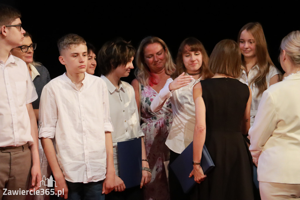 Fotorelacja: Zakończenie Roku Szkolnego - IV Gala Dwójki w MOK Zawiercie