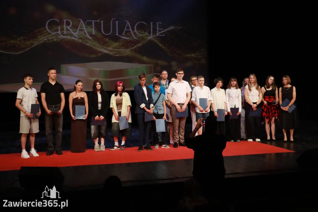 Fotorelacja: Zakończenie Roku Szkolnego - IV Gala Dwójki w MOK Zawiercie