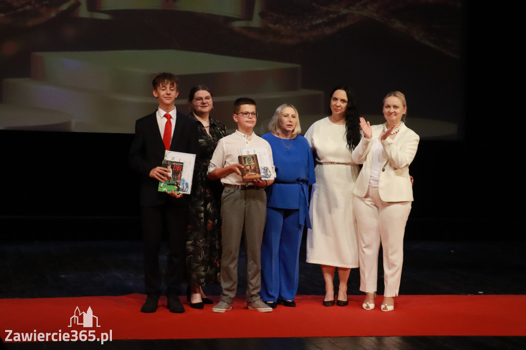 Fotorelacja: Zakończenie Roku Szkolnego - IV Gala Dwójki w MOK Zawiercie