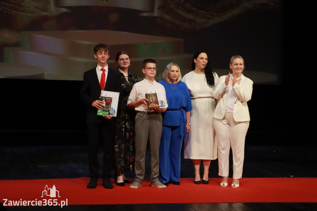 Fotorelacja: Zakończenie Roku Szkolnego - IV Gala Dwójki w MOK Zawiercie