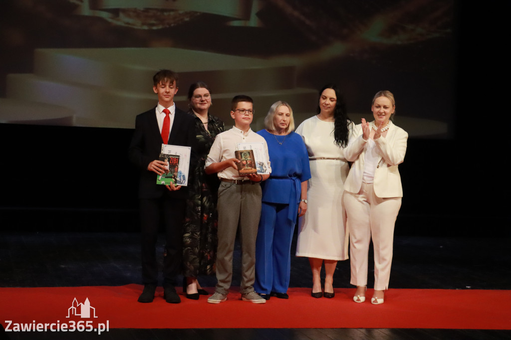 Fotorelacja: Zakończenie Roku Szkolnego - IV Gala Dwójki w MOK Zawiercie