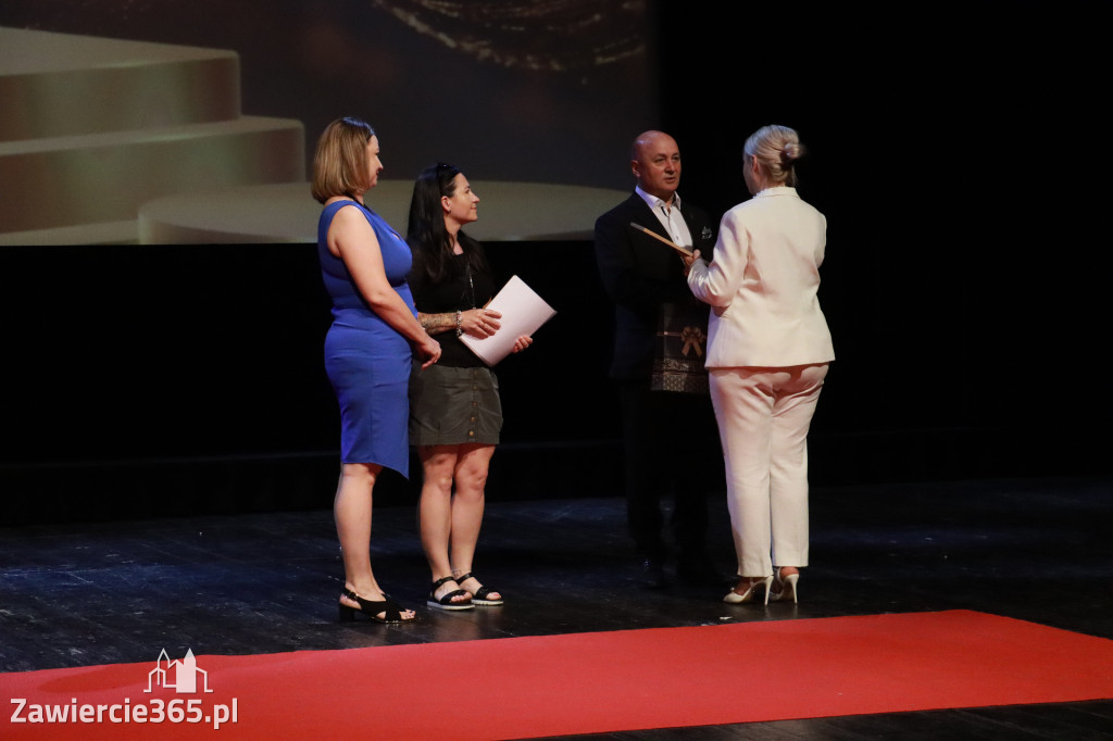 Fotorelacja: Zakończenie Roku Szkolnego - IV Gala Dwójki w MOK Zawiercie